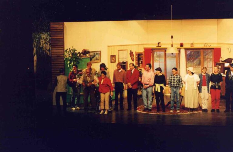 Holzers Peep-Show (2002)