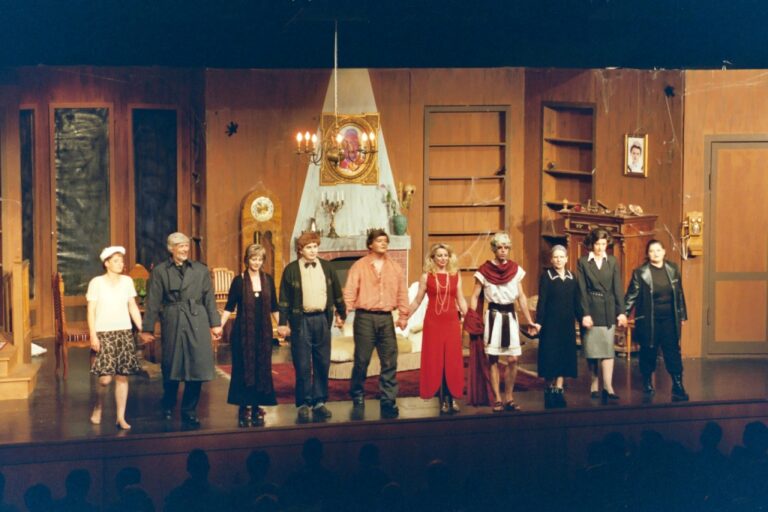 Schau nicht unters Rosenbeet!! (2004)